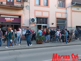 Épül a fedett medence és lakossági fórum Topolyán