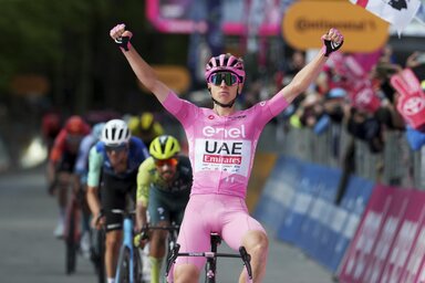 A Maglia Rosa fölényéhez egyelőre kétség sem férhet: Tadej Pogačar (Fotó: Beta/AP)
