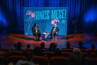 Deutsch Tamás és kelemen Hunor a pódiumon (Facebbok/RMDSZ)
