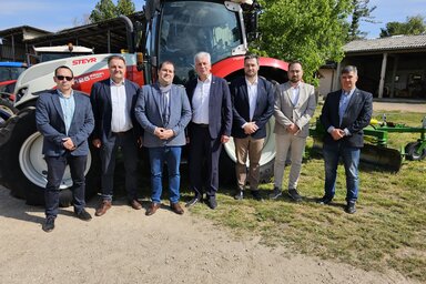 Az új traktorral hatékonyabb lesz a munka (Puskás Károly felvétele)