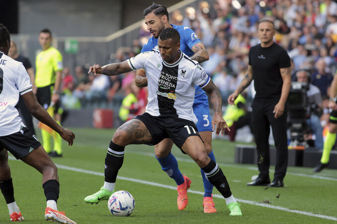 Furcsa jelenetek voltak az Udinese–Empoli-mérkőzésen (Fotó: Beta/AP) Furcsa jelenetek voltak az Udinese–Empoli-mérkőzésen (Fotó: Beta/AP)