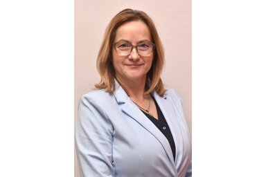 Dr. Úri Emese