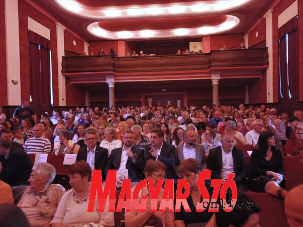 Közel 400 ember volt kíváncsi Bácskossuthfalván a Semmelweis című film vetítésére Közel 400 ember volt kíváncsi Bácskossuthfalván a Semmelweis című film vetítésére