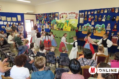 A helyi közösség épületében báb-, gyermekrajz és kézimunka kiállítást nyílt a rendezvénysorozat alkalmából  (Csincsik Zsolt felvétele)