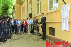 Felavatták Bíró Károly emléktábláját Szabadkán