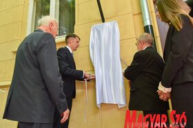 Felavatták Bíró Károly emléktábláját Szabadkán