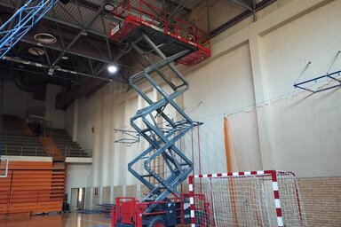 Megkezdődtek a munkálatok a sportcsarnok fűtési és hűtési rendszerének a korszerűsítésén (Kancsár Izabella felvétele)