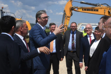 Kezdetben 500, később 800 személyt foglalkoztat majd az új gyár (Instagram/buducnostsrbijeav)