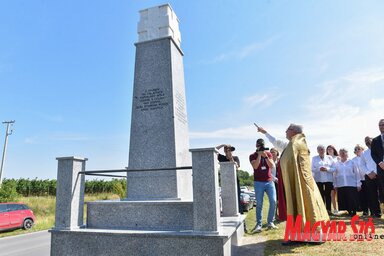 Felújították a kaponyai emlékművet