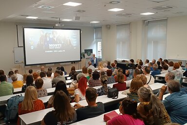 A filmvetítésen Gyivánovity Dániel is köszöntötte a jelenlévőket (Dér Dianna felvétele)