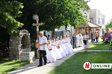 Úrnapi körmenet a Szent Kereszt felmagasztalása templomban Szenttamáson (Paraczky László felvételei)