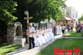 Úrnapi körmenet a Szent Kereszt felmagasztalása templomban Szenttamáson (Paraczky László felvételei)