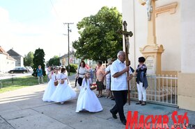 Úrnapi körmenet a Szent Kereszt felmagasztalása templomban Szenttamáson