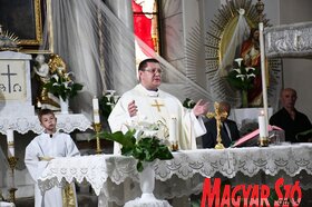 Úrnapi körmenet a Szent Kereszt felmagasztalása templomban Szenttamáson