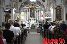 Úrnapi körmenet a Szent Kereszt felmagasztalása templomban Szenttamáson