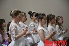 Úrnapi körmenet a Szent Kereszt felmagasztalása templomban Szenttamáson