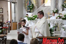 Úrnapi körmenet a Szent Kereszt felmagasztalása templomban Szenttamáson