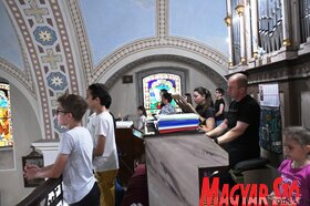 Úrnapi körmenet a Szent Kereszt felmagasztalása templomban Szenttamáson