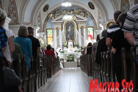 Úrnapi körmenet a Szent Kereszt felmagasztalása templomban Szenttamáson