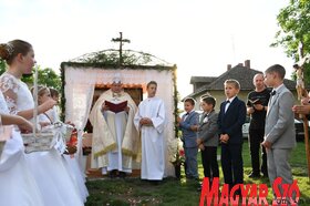 Úrnapi körmenet a Szent Kereszt felmagasztalása templomban Szenttamáson