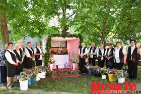 Úrnapi körmenet a Szent Kereszt felmagasztalása templomban Szenttamáson