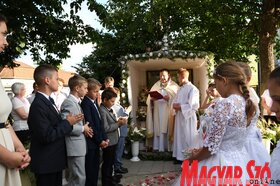 Úrnapi körmenet a Szent Kereszt felmagasztalása templomban Szenttamáson