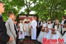 Úrnapi körmenet a Szent Kereszt felmagasztalása templomban Szenttamáson