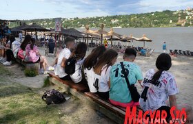 Több mint ezer végzős diák ünnepelt az újvidéki Strandon