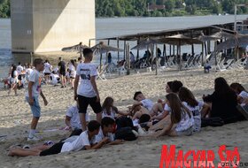 Több mint ezer végzős diák ünnepelt az újvidéki Strandon