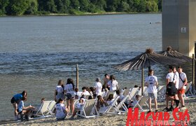 Több mint ezer végzős diák ünnepelt az újvidéki Strandon