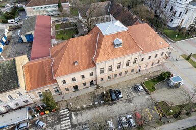 Tavaly felújították az óbecsei Városi Színház tetőszerkezetét (Fotó: Óbecse község oldala/Facebook)