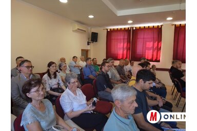 Ötvenhárom szerződést írtak alá (A szerző felvétele)