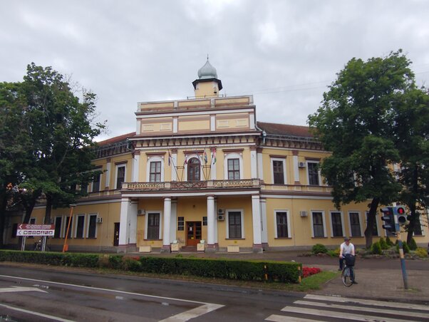Adai városháza (Csincsik Zsolt felvétele) Adai városháza (Csincsik Zsolt felvétele)