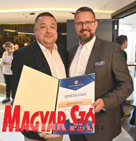 Dankó Dénessel Juhász Bálint is kezet rázott a Siker kapuja díjátadón (Fotó: Ótos András)