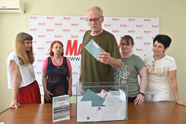 A főnyereményt Németh Zoltán, a Naptár 2024 szerkesztője húzta ki (Fotó: Ótos András)