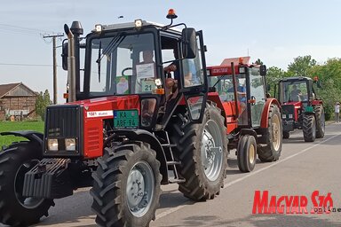 A látványos felvonuláson számos különféle traktor megmutatkozott (Fotó: Gruik Zsuzsa felvétele)