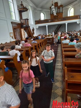 Tanév-, meggy- és falunap záró istentisztelet Bácsfeketehegyen