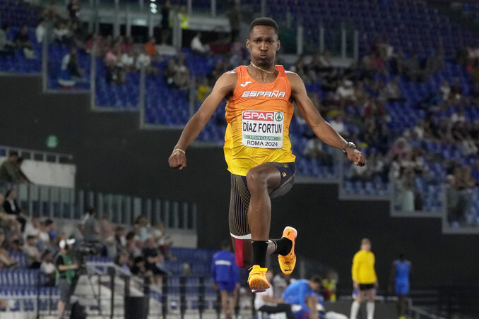 Jordan Alejandro Díaz Fortun minden idők harmadik legjobb ugrásával érdemelte ki az
aranyérmet (Fotó: Beta/AP) Jordan Alejandro Díaz Fortun minden idők harmadik legjobb ugrásával érdemelte ki az
aranyérmet (Fotó: Beta/AP)