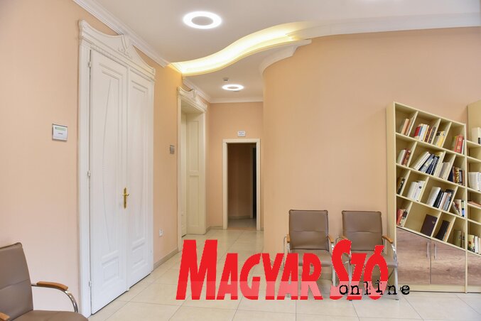 A belső térben összhangban állnak a klasszikus elemek a modern stílusú berendezésekkel / Molnár Edvárd felvétele A belső térben összhangban állnak a klasszikus elemek a modern stílusú berendezésekkel / Molnár Edvárd felvétele