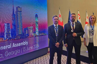 Zobenica, Juhász és Maletić a közgyűlés ülésén (A tartományi képviselőház által közzétett felvétel)