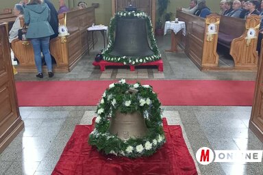 A Szent István-nagyharang és az ajándékba kapott új lélekharang (Fotó: Kancsár Izabella felvétele)