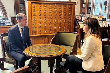 Dr. Pásztor Bálint és Aleksandra Đurović (A köztársasági képviselőház által közzétett felvétel)