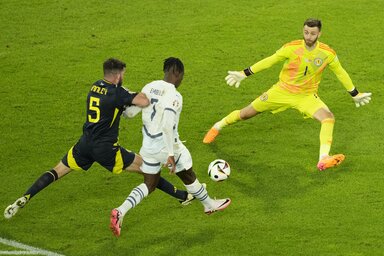 Embolo gólját nem túl nagy lesállás miatt érvénytelenítették, így maradt a döntetlen eredmény (Beta/AP)