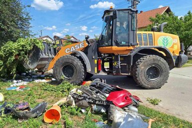 A területet, ahova a konténereket helyezték, utólag megtisztították / A Köztisztasági és Parkosítási Kommunális Közvállalat Facebook-oldala