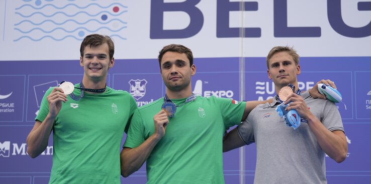 Milák Kristóf elég savanyú képpel vette át az aranyat (Beta/AP)