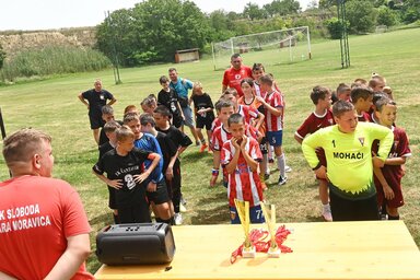 A Sloboda Labdarúgóklub megalapításának a 105. évfordulója jegyében megrendezett találkozón 7 gyermekcsapat mérkőzött meg egymással (Majláth Béla felvétele)