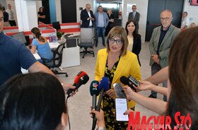 A Vajdasági RTV székházába látogatott a tartományi kormányfő