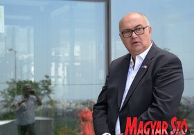 A Vajdasági RTV székházába látogatott a tartományi kormányfő