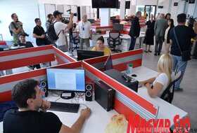 A Vajdasági RTV székházába látogatott a tartományi kormányfő