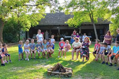 A résztvevők megismerkedtek a naphoz fűződő babonákkal és népszokásokkal (Huszár Attila felvétele)